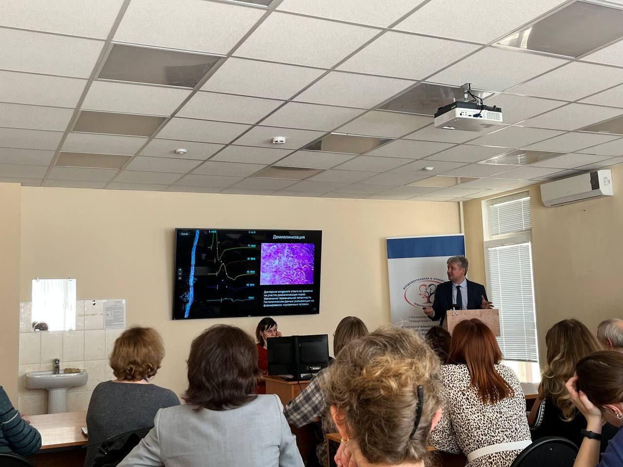 Врач невролог, нейрофизиолог, д.м.н. профессор Дружинин Дмитрий Сергеевич