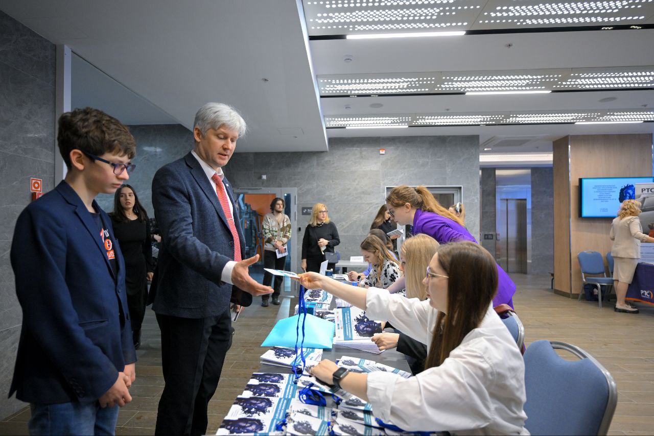 Врач невролог, нейрофизиолог, д.м.н. профессор Дружинин Дмитрий Сергеевич